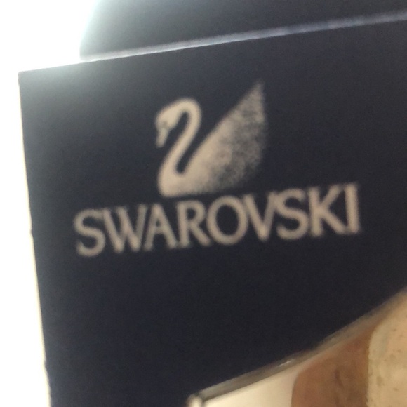 Beautiful vintage Swarovski crystal snowflake earrings.  never been worn. - Picture 2 of 7